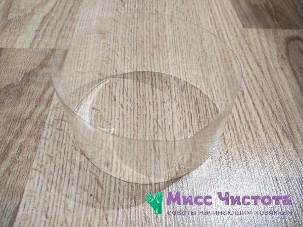 salotų žiedas pagamintas iš plastikinio butelio
