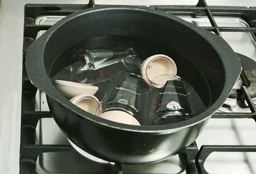 Kūdikių buteliukų sterilizavimas