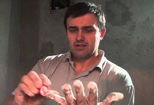 putos ant vyro rankos