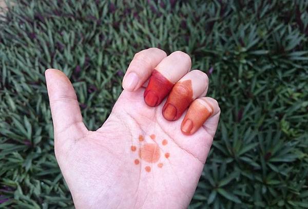 Henna piešimas ant rankos