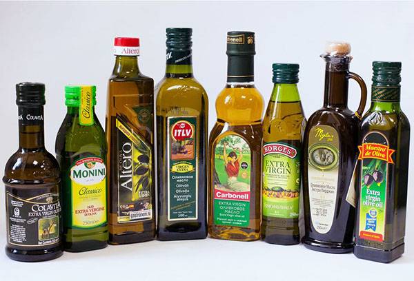 Alyvuogių aliejus stikliniame inde