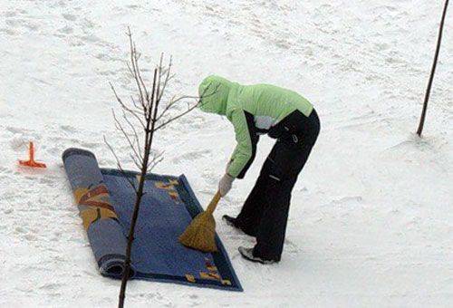 kilimo valymas lauke sniege