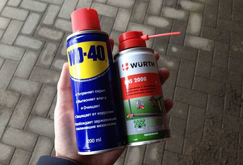 Produktai durų spynoms ir vyriams apdirbti