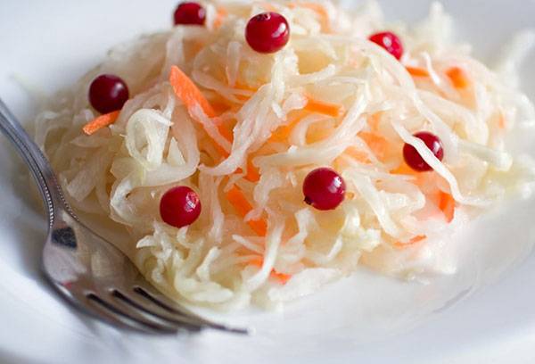 Rauginti kopūstai su spanguolėmis