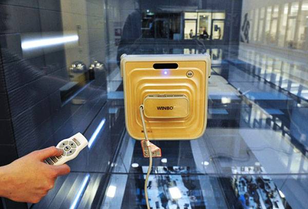 Dvipusis langų valymo robotas