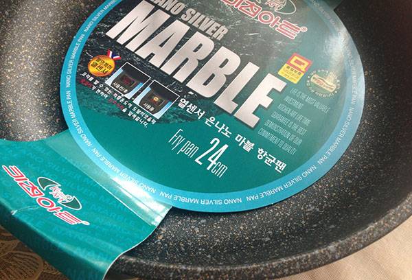 Keptuvė su marmurine danga
