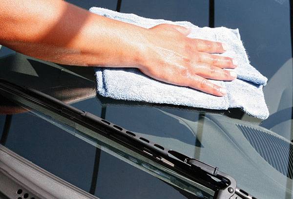 Automobilių stiklų poliravimas