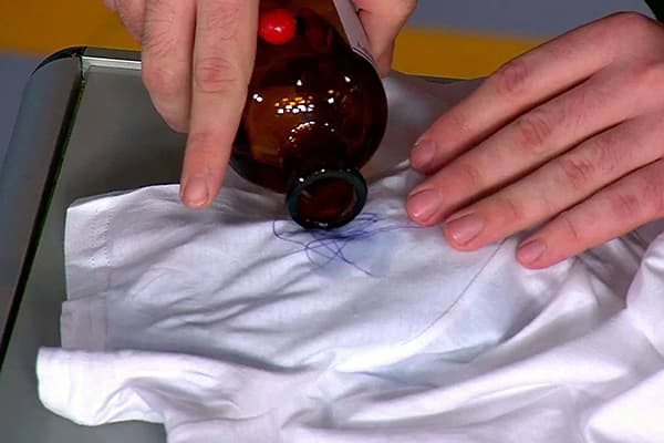 Quitar marcas de bolígrafo de la ropa