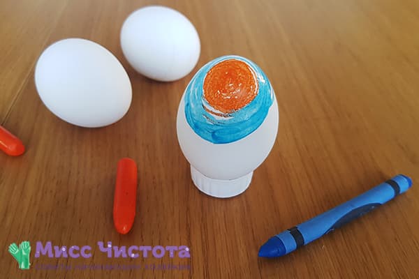 Kiaušinių dažymas vaško kreidelėmis