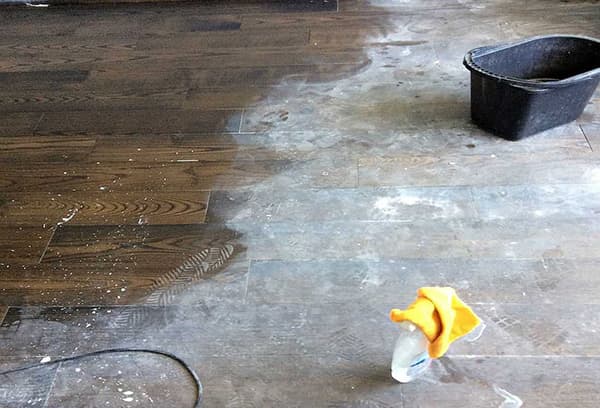 Dulkės ant grindų po renovacijos