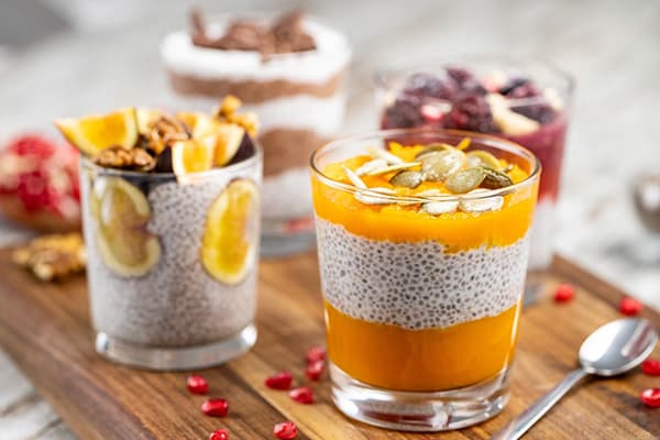 Desertai su chia sėklomis ir kokosų pienu
