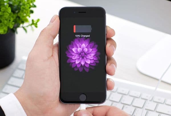įkraunamas išmanusis telefonas