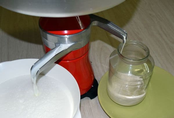 kremas per separatorių