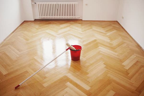 Grindų valymas po renovacijos