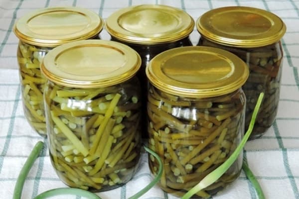 Konservuotų česnakų strėlės žiemai