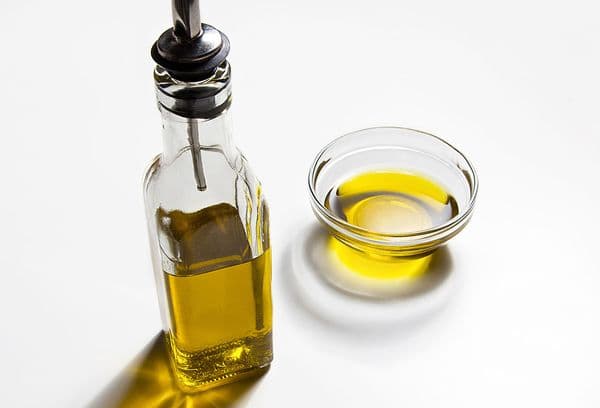Aliejus stikliniame butelyje