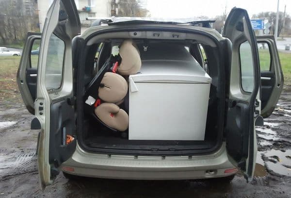 Šaldytuvo transportavimas kampu