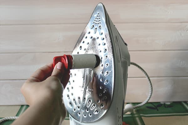 Lygintuvo valymas specialiu pieštuku 