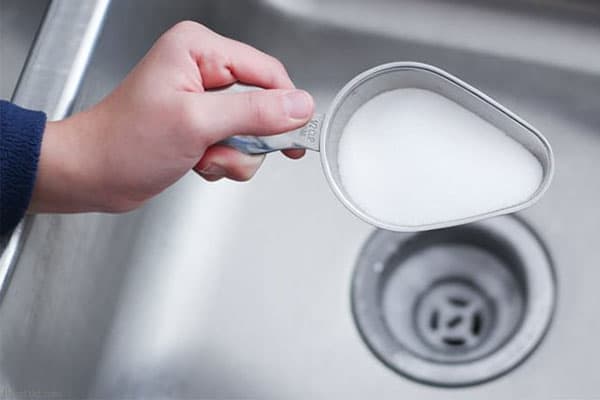 Namų gynimo priemonė užsikimšusiems vamzdžiams išvalyti