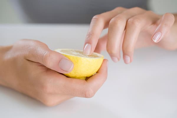 Nagų balinimas citrina