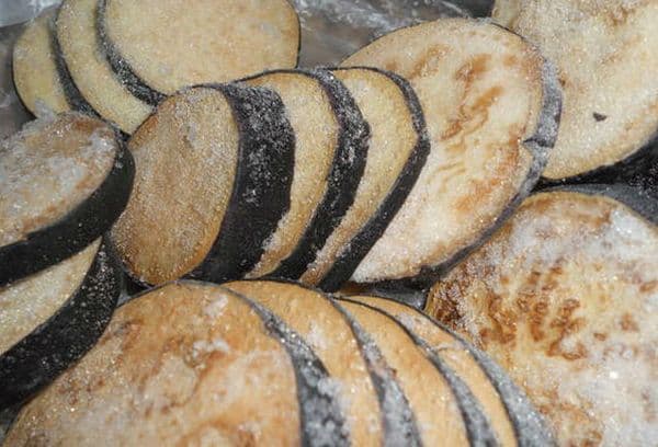 šaldytų keptų baklažanų