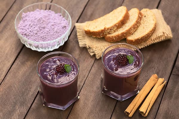 Neapdorotų violetinių kukurūzų desertas