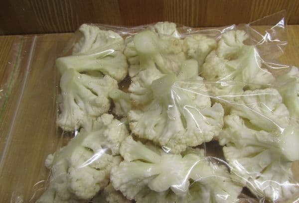 žiedinių kopūstų šaldymo maišelyje