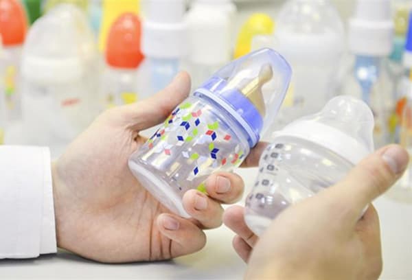 Plastikiniai kūdikių buteliukai