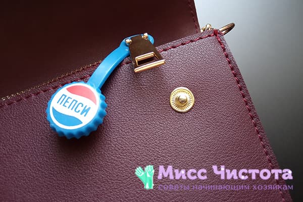 Užsegimas ant užtrauktuko ištraukimo iš maišelio