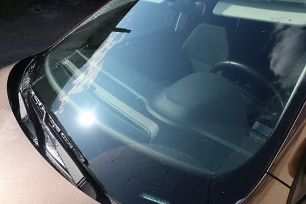 Automobilio priekinis stiklas