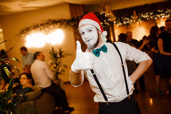 Padavėjas naujametiniu kostiumu