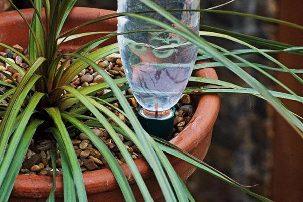 Automatinis laistymas iš plastikinių butelių