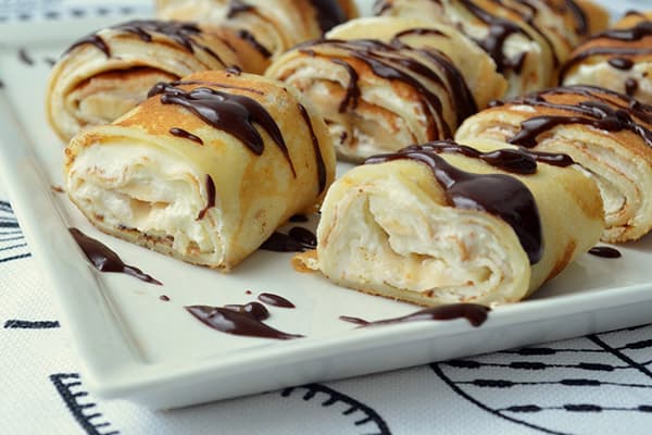 Blyneliai su bananų įdaru