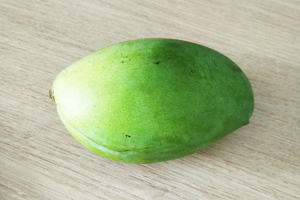 Neprinokę mango vaisiai