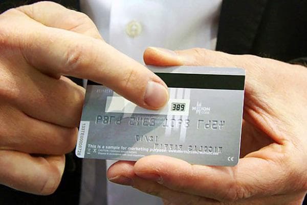 Trijų skaitmenų kodas banko kortelėje