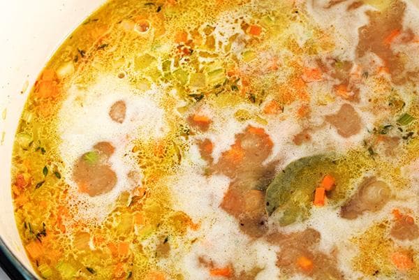 Lauro lapas daržovių sriuboje