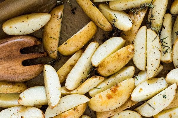Keptos bulvės su žolelėmis