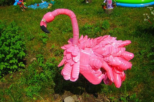 Flamingas iš neveikiančio dulkių siurblio