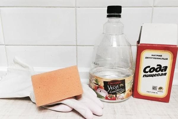 Soda ir actas nuo pelėsio vonioje