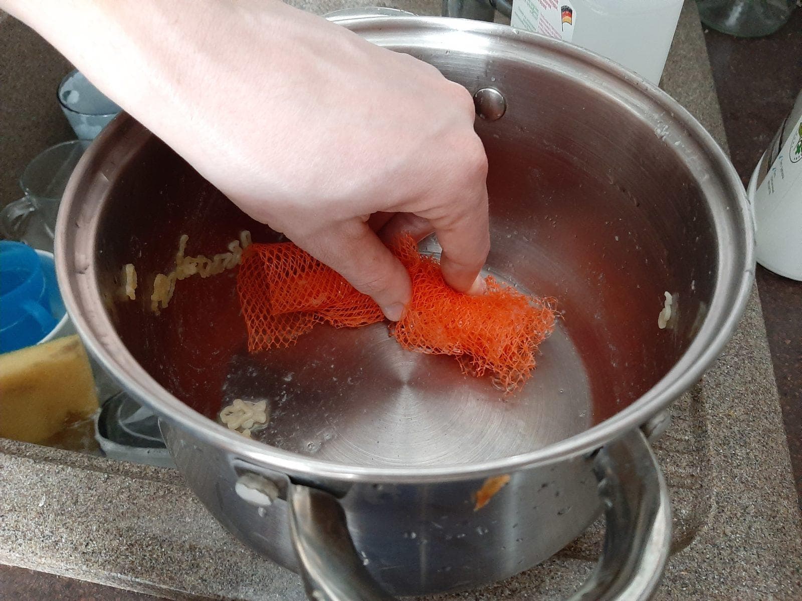 Kaip pasidaryti puikią tinklinę skalbimo šluostę daržovėms?