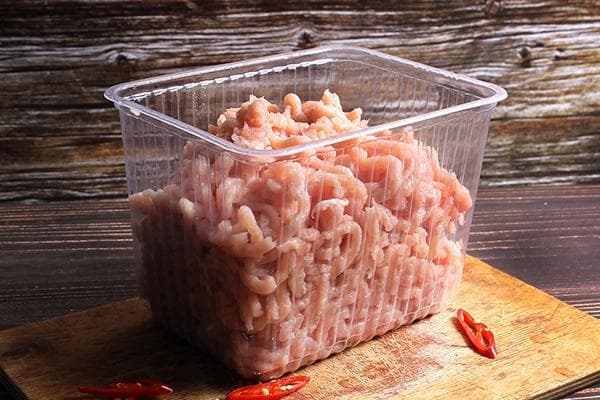 Vištienos faršas plastikiniame inde