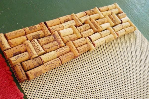 Kilimėlio gamyba iš guminio pagrindo ir vyno kamštelių
