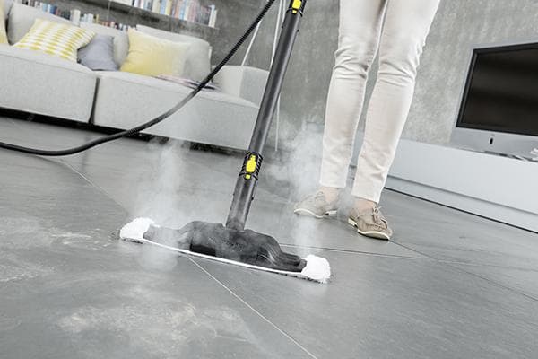 Desinfección de suelos con generador de vapor.