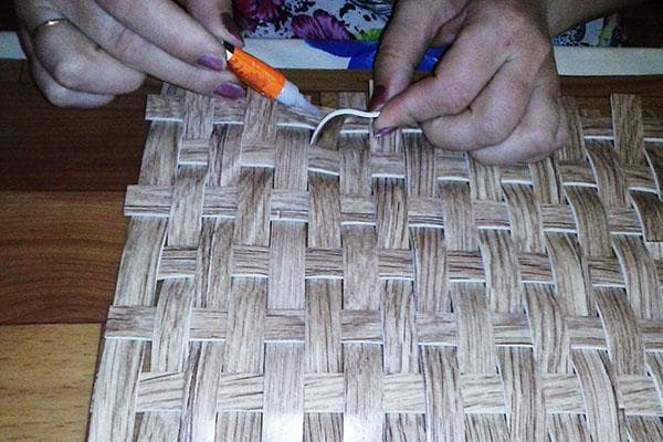Kilimėlio audimas iš linoleumo likučių