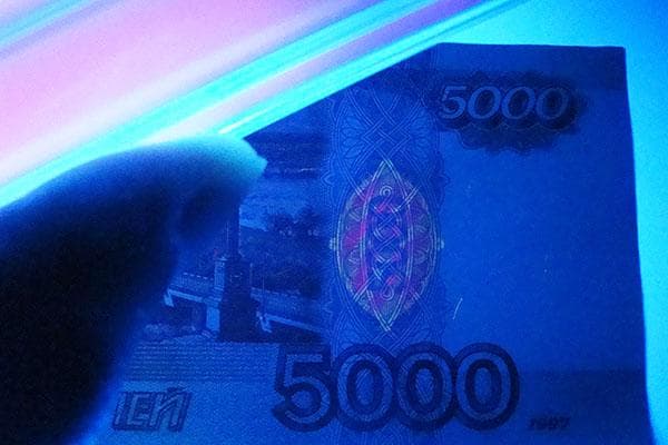 Banknotų dezinfekavimas ultravioletiniais spinduliais