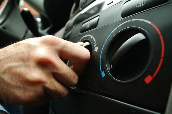 Automobilio salono džiovinimas naudojant oro kondicionierių