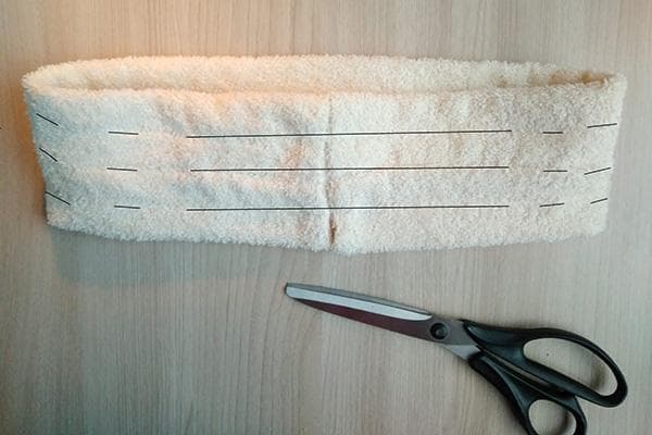 Tvarsčio žymėjimas elastinėms juostoms įterpti