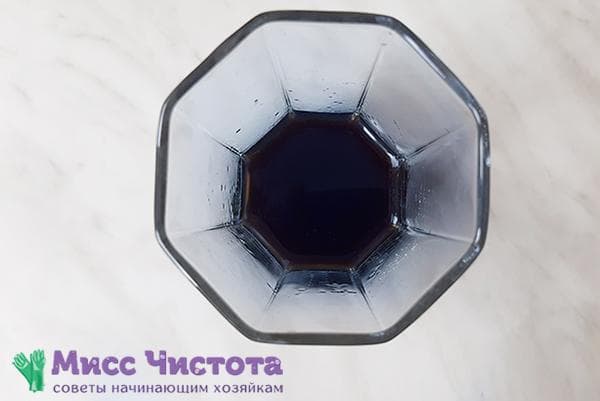 Granatų sultys sumaišytos su soda
