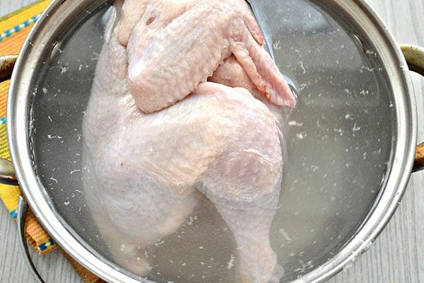 Vištienos mirkymas prieš kepimą