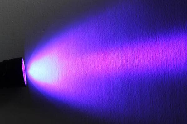 Žibintuvėlis su ultravioletiniais spinduliais